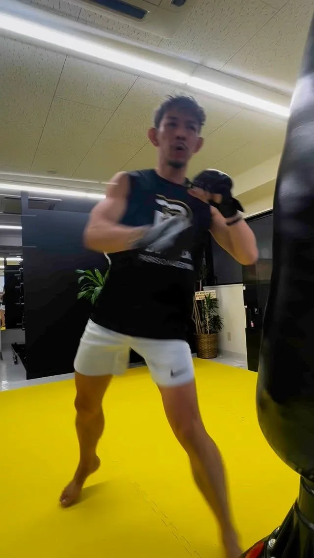 ゴルフの練習にキックボクシングを取り入れると、フォームが整い...